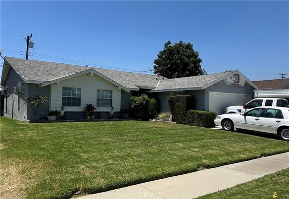 Attached, Exterior, Facade, Ranch