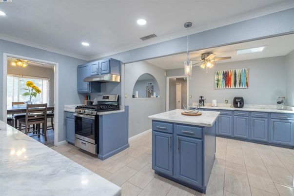 Dining room, Interior, Kitchen, Pendant Lights, Recessed Lighting, Stainless Steel Appliances