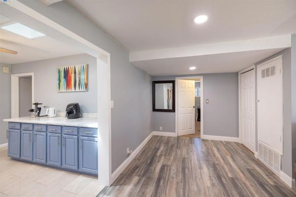 Interior, Recessed Lighting, Wood Texture Flooring