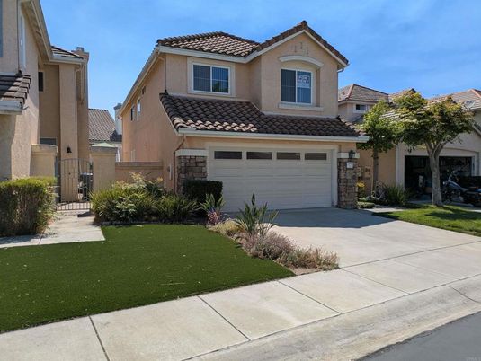 Attached, Exterior, Facade, Mediterranean
