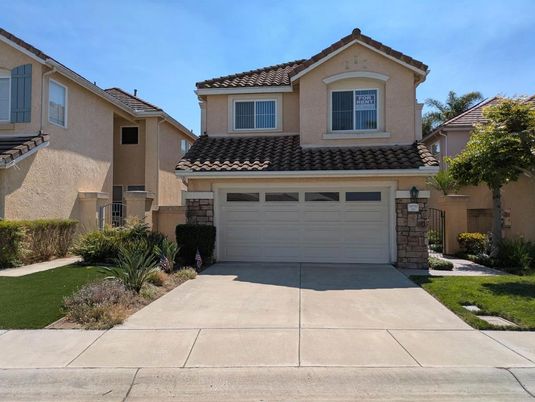 Attached, Exterior, Facade, Mediterranean
