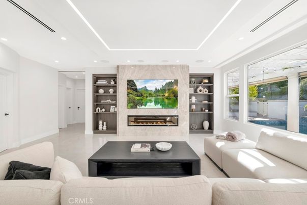 Fireplace, Interior, Living room, Recessed Lighting