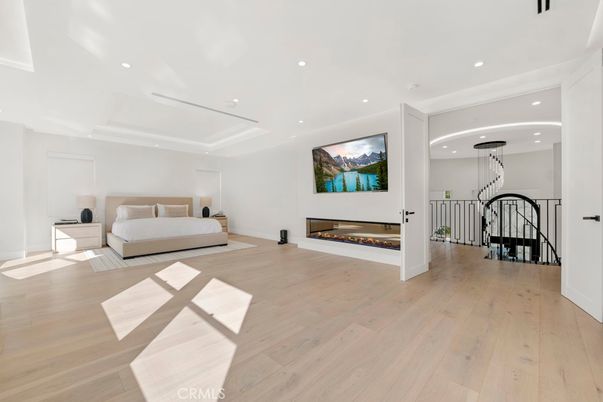 Bedroom, Fireplace, Interior, Pendant Lights, Recessed Lighting, Wood Texture Flooring