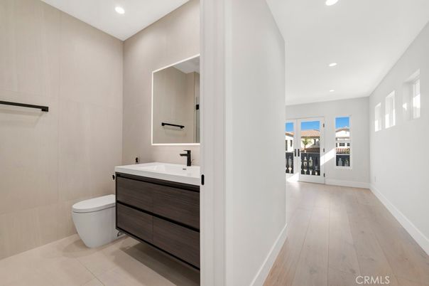Bathroom, Interior, Recessed Lighting, Wood Texture Flooring
