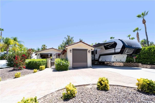 Detached Garage, Exterior
