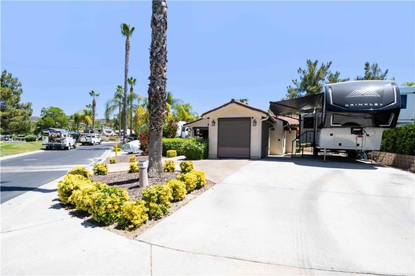 Detached Garage, Exterior