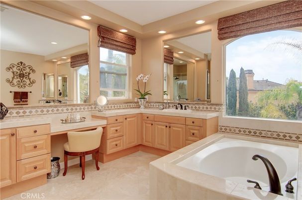 Bathroom, Dual Sink Vanities, Interior, Recessed Lighting