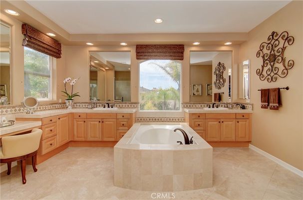 Bathroom, Dual Sink Vanities, Interior, Recessed Lighting