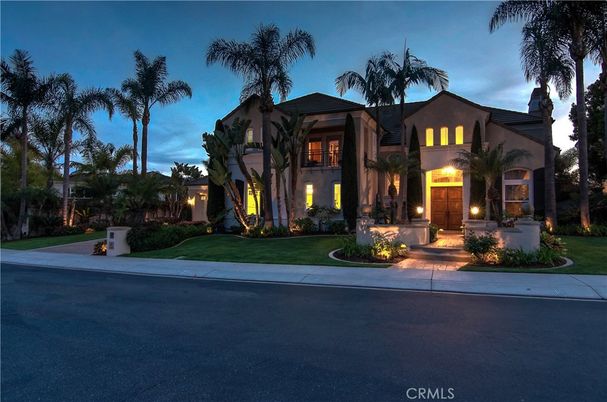 Exterior, Facade, Mediterranean