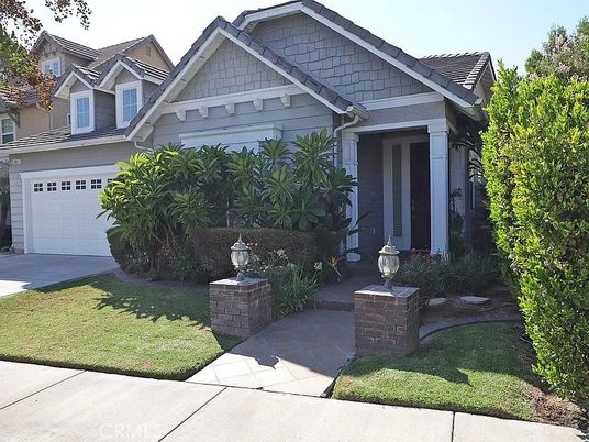 Attached, Exterior, Facade, American Craftsman