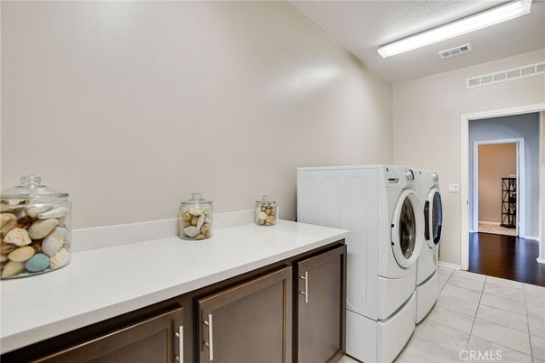 Interior, Washer, Wood Texture Flooring