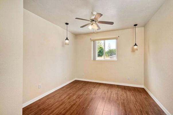 Empty room, Interior, Pendant Lights, Wood Texture Flooring