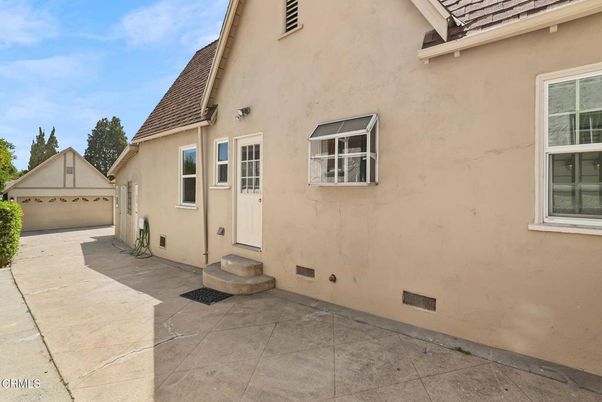 Detached Garage, Exterior