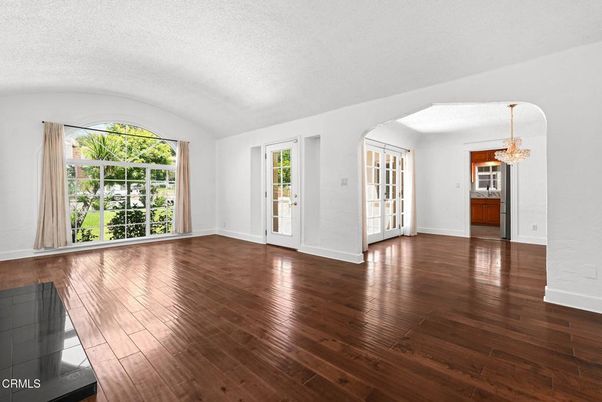 Chandelier, Empty room, Interior, Wood Texture Flooring