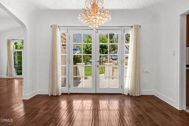 Chandelier, Interior, Wood Texture Flooring