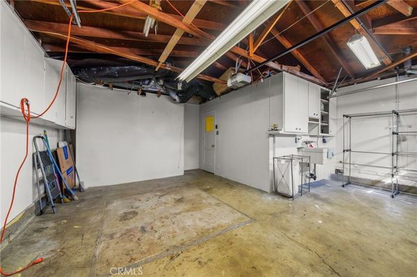 Garage, Interior, Wooden Beams