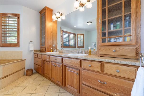 Bathroom, Dual Sink Vanities, Interior