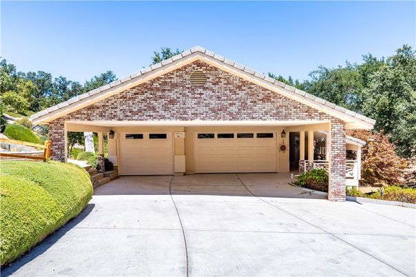 Attached, Exterior, Facade, Brick Facade, Ranch