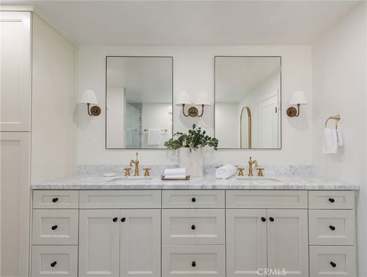 Bathroom, Dual Sink Vanities, Interior