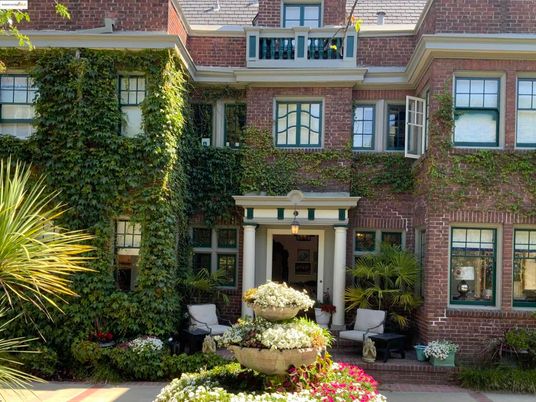Exterior, Facade, Brick Facade, Rowhouse