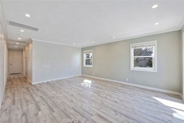 Empty room, Interior, Recessed Lighting, Wood Texture Flooring