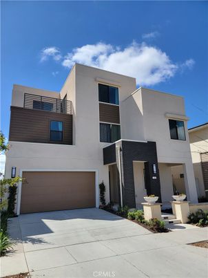 Attached, Exterior, Facade, Modern