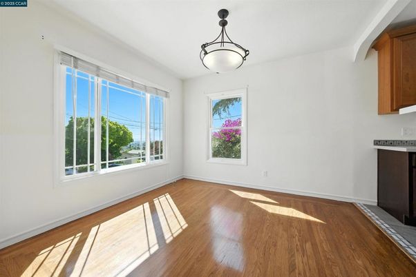 Empty room, Interior, Pendant Lights, Wood Texture Flooring