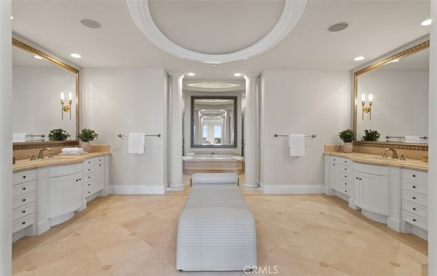 Bathroom, Dual Sink Vanities, Interior, Recessed Lighting