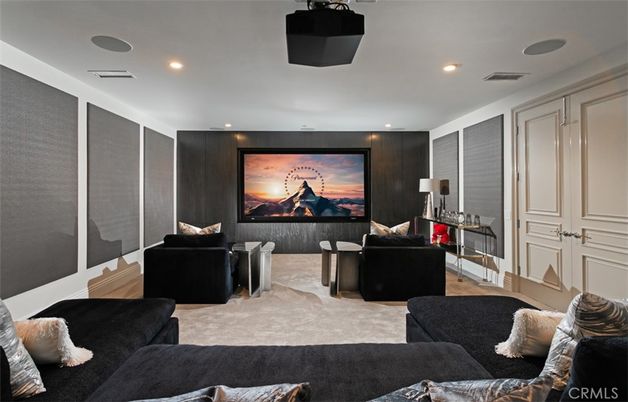 Interior, Living room, Projection Screen, Recessed Lighting, Theatre Room