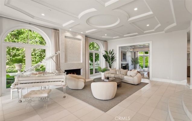 Fireplace, Interior, Living room, Piano, Recessed Lighting