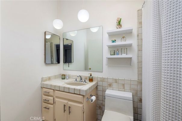 Bathroom, Interior, Pendant Lights, Tile Countertops