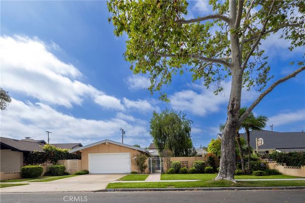 Attached, Detached Garage, Exterior, Facade, Ranch