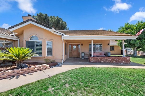 Backyard, Exterior, Facade, Ranch