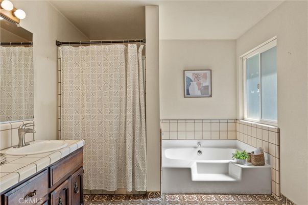 Bathroom, Interior, Tile Countertops