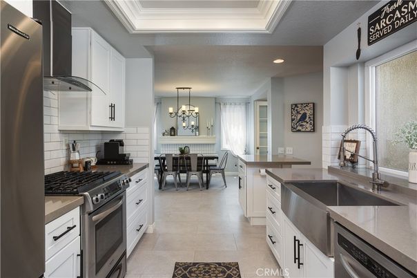 Chandelier, Dining room, Interior, Kitchen, Recessed Lighting, Stainless Steel Appliances
