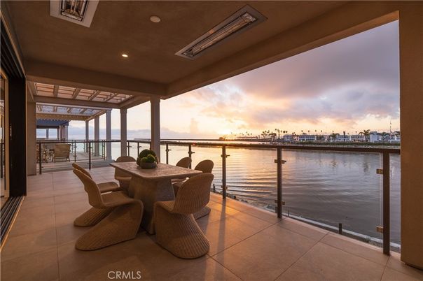 Exterior, Recessed Lighting, Water