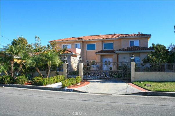 Exterior, Facade, Mediterranean