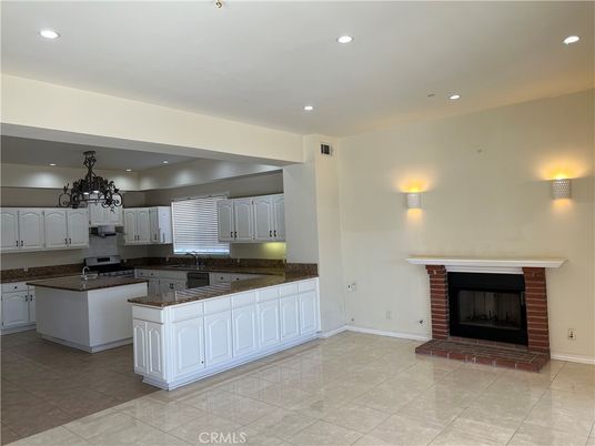 Fireplace, Interior, Kitchen, Recessed Lighting