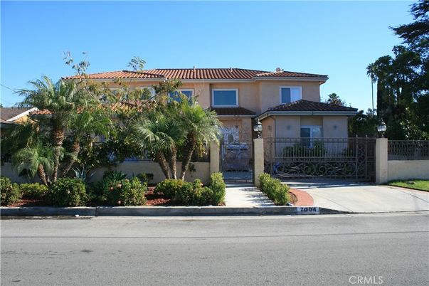 Exterior, Facade, Mediterranean