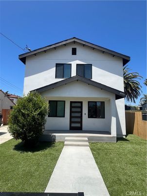 Exterior, Facade, Modern
