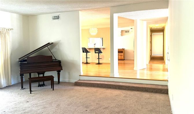 Chandelier, Interior, Piano
