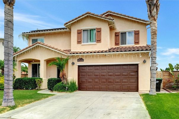 Attached, Exterior, Facade, Mediterranean