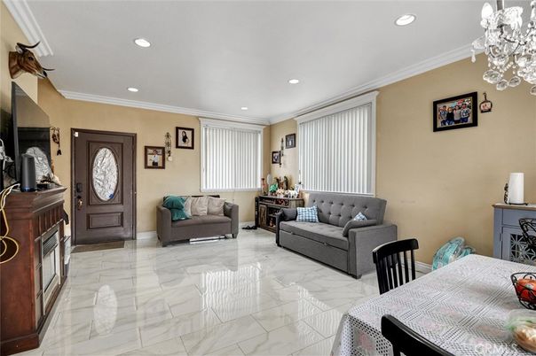 Chandelier, Dining room, Interior, Living room, Marble, Recessed Lighting