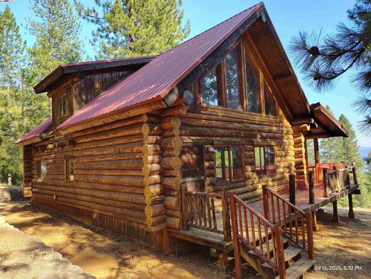 Exterior, Facade, Log Home