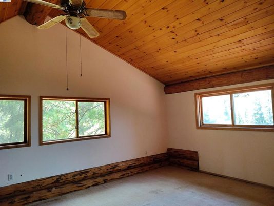 Empty room, Interior, Wooden Beams, Wooden Ceilings