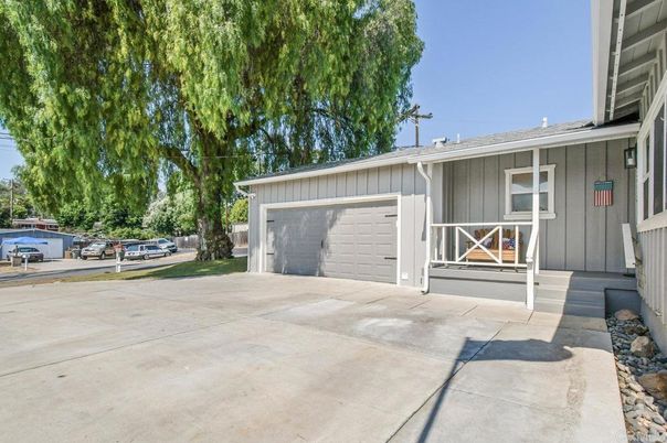 Detached Garage, Exterior