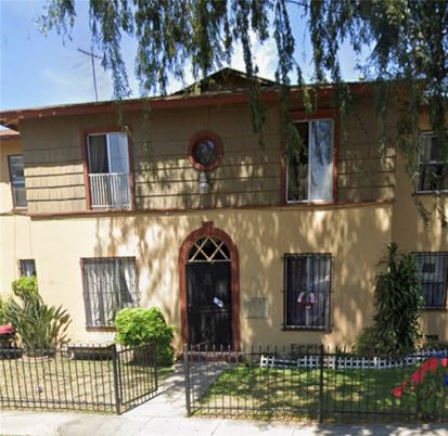 Exterior, Facade, Rowhouse