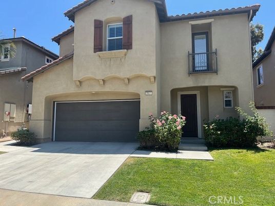 Attached, Exterior, Facade, Mediterranean