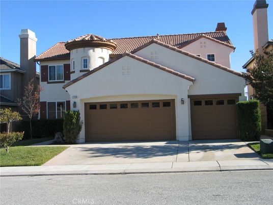 Attached, Exterior, Facade, Mediterranean