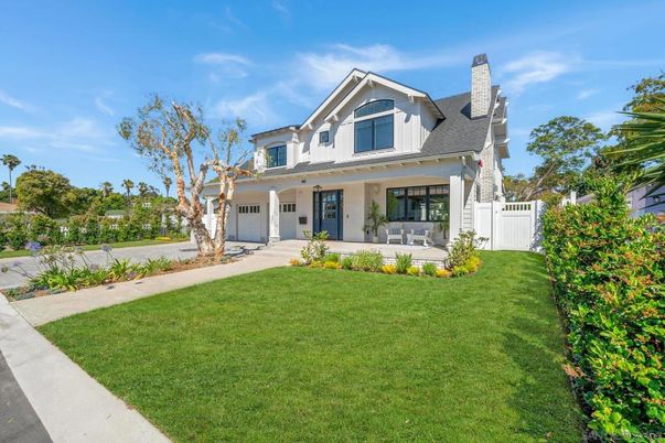 Backyard, Exterior, Facade, Farmhouse